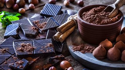 أطعمة طبيعية تحسن المزاج وتمنحك شعور السعادة