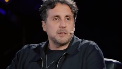 والدتي هي سر أخلاقي.. هشام ماجد يفتح قلبه لـ«Sold Out»