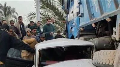 «دماء على كوبري الواسطى».. إصابة 3 أشخاص في حادث تصادم مروع