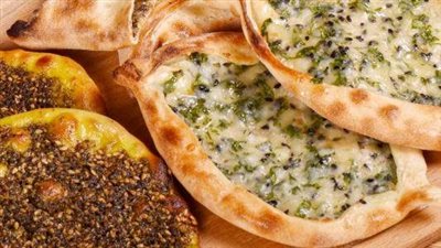 طريقة تحضير فطائر الجبنة والزعتر بسهولة وخفة