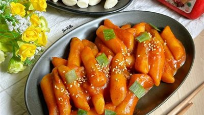 توكبوكي الكوري في بيتك.. طريقة التحضير بخطوات سهلة وسريعة