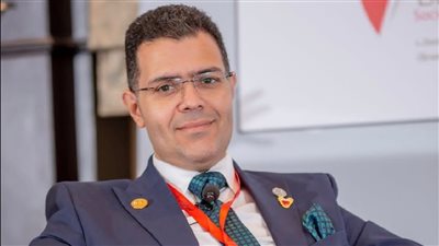 القوة القاهرة وتأثيرها على تنفيذ العقود في زمن جائحة كورونا: بين استحالة التنفيذ وإعادة التوازن العقدي