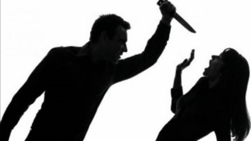 زوج يضرب زوجته بسطور - أرشيفية