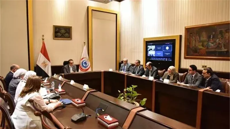 اجتماع وزير الصحة