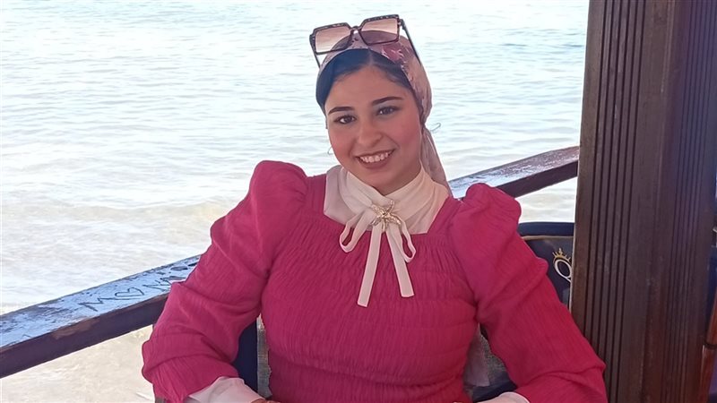 الفنانة التشكيلية