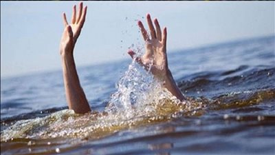 مصرع أم ونجلها غرقًا بعد إلقاء نفسها وأبنائها الثلاثة بالترعة في أسوان